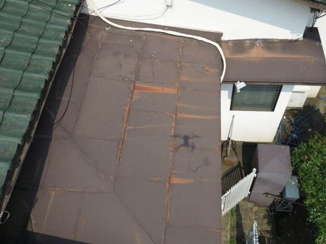 福岡市東区で老朽化が進む築60年の屋根