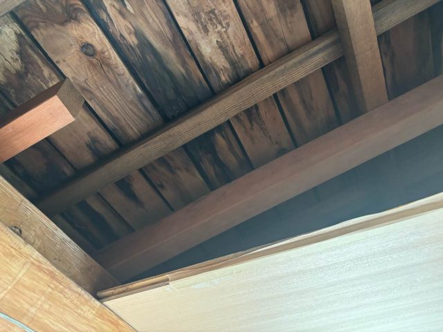 福岡市東区の雨漏りによる屋根内部の腐食