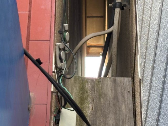 福岡市早良区の倉庫外壁の隙間