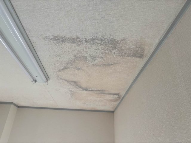 福岡市早良区の倉庫の雨漏り