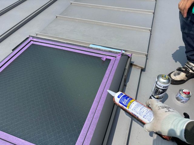 糸島市の天窓雨漏り修理｜経年劣化によりひび割れ・剥がれが起きていたシーリングの補修