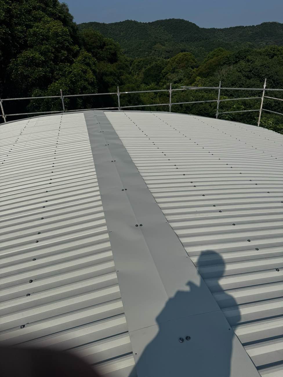 宗像市の倉庫屋根工事、カバー工法