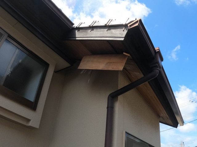 糸島市の大きく剥がれた軒天