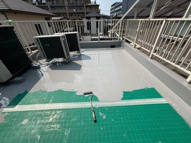 福岡市南区の防水工事におけるウレタン防水材の塗布