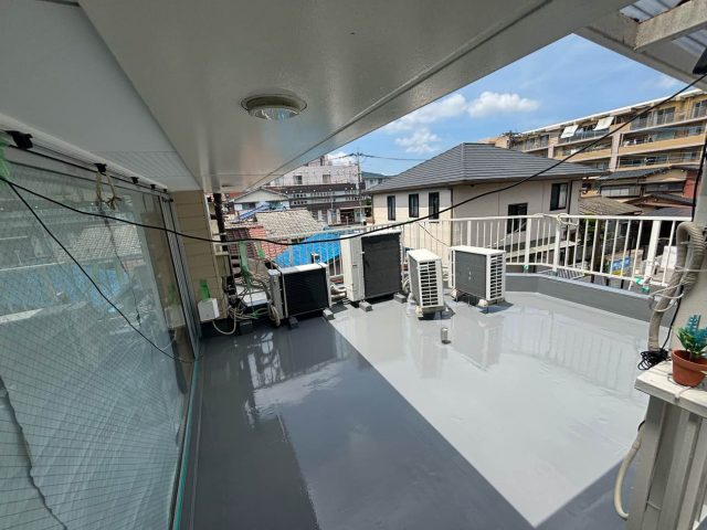 福岡市南区で接骨院の豪雨対策、屋上へウレタン塗膜防水・スレート屋根内樋の補修