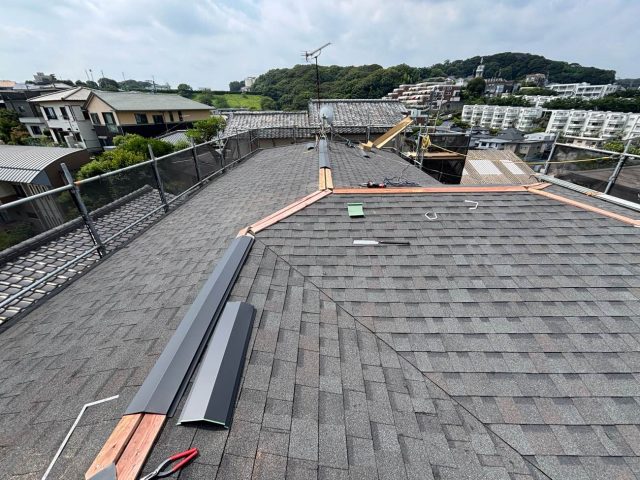 福岡市南区で棟板金の貫板を施工