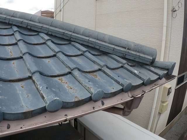 福岡市西区の老朽化した棟瓦と軒樋