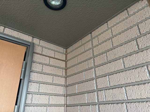 志免町の外壁塗装｜アイアンバーグ × ブロークンホワイトの2色仕上げで上品な外観に