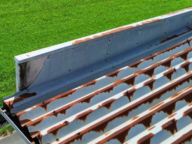 糸島市の倉庫屋根の塗装剥がれ