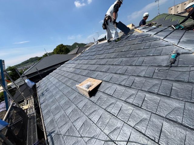 志免町のスレート屋根改修｜高耐久＆長寿命の「ルーガ鉄平」ストーンシルバーでカバー工法