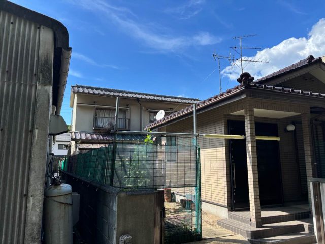 福岡市西区にて豪雨被害を調査｜雨の重みによる雨樋のねじれ・集水器の外れ・波板の劣化を確認