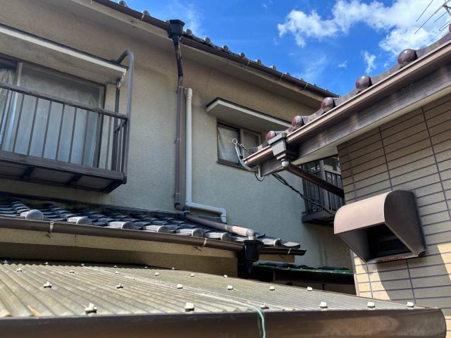 福岡市西区の雨樋のねじれ