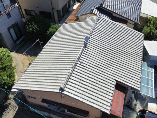 【福岡市城南区】瓦屋根の調査｜経年劣化による下地の落ち込み・棟のズレ・歪みを確認