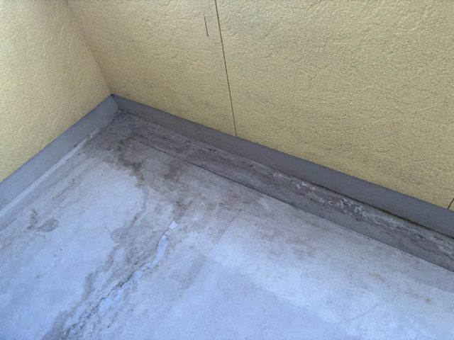 福岡市南区のバルコニー防水層の劣化