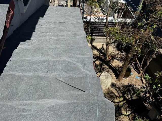 福岡市中央区で雨漏り対策として防水紙を上貼り