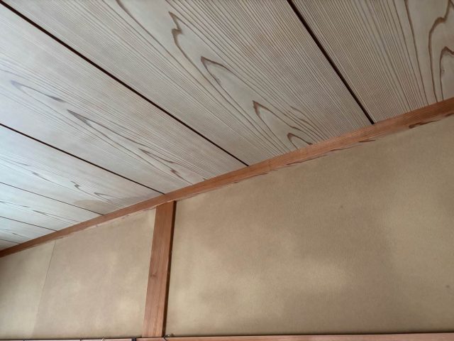 福岡市東区で雨漏りを調査