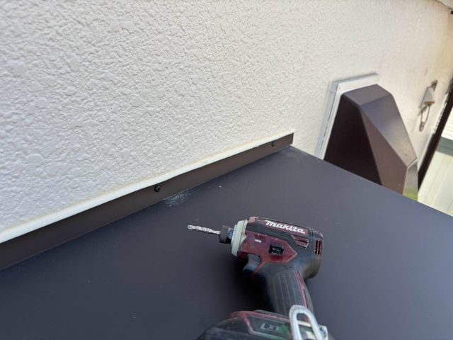 福岡市早良区で板金を固定