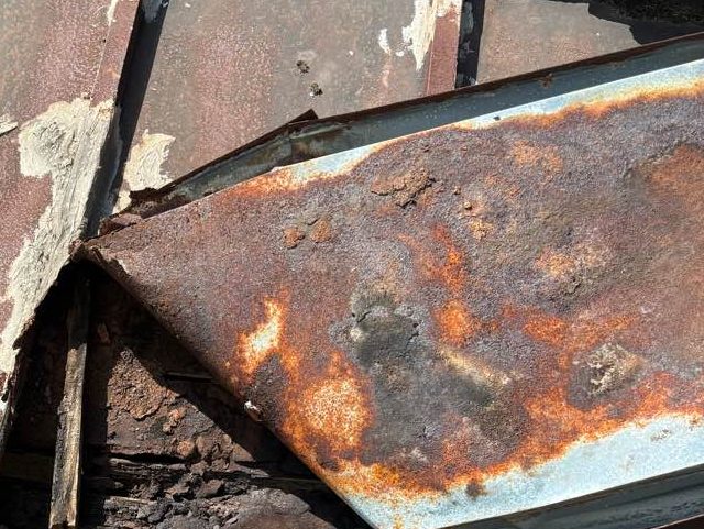 福岡市中央区の錆だらけの金属屋根