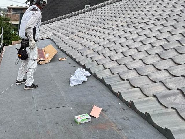 須恵町の屋根補修｜強風被害で割れたスレートの撤去＋防水シート施工