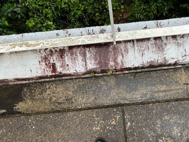 糸島市で見つかった錆と防水層劣化