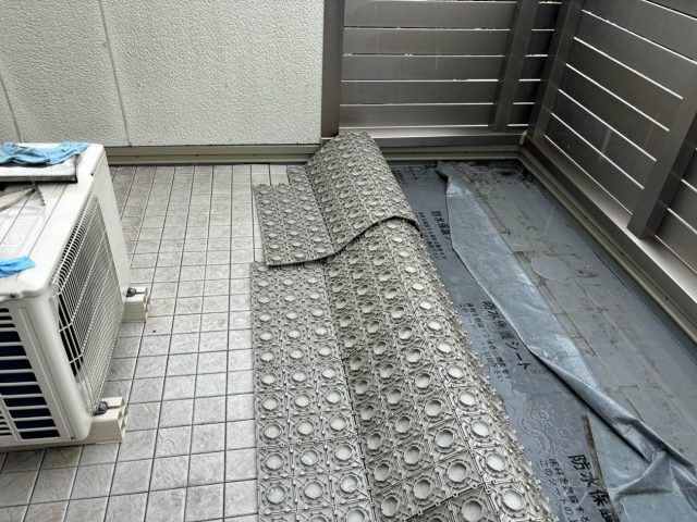 宗像市の雨漏り原因となった防水層が劣化したベランダ