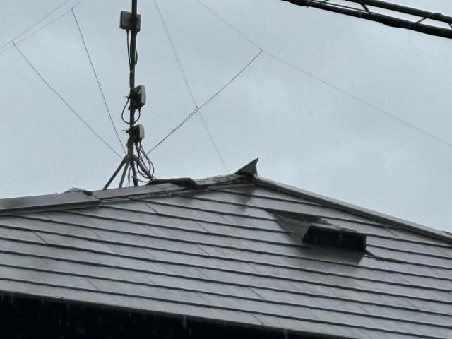 糸島市の棟板金が剥がれた屋根