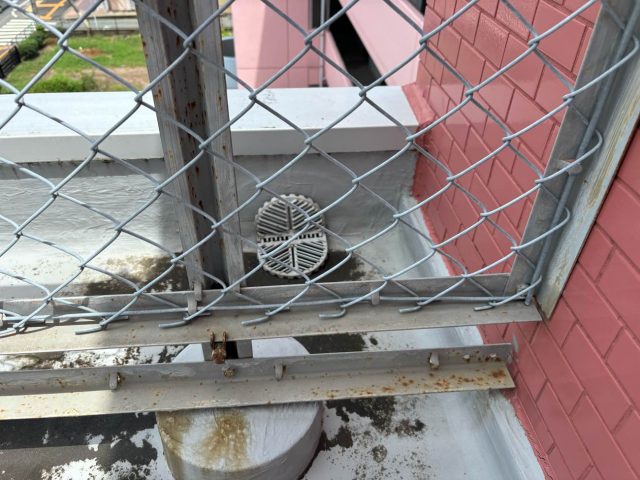 福岡市東区マンション屋上のドレンを点検