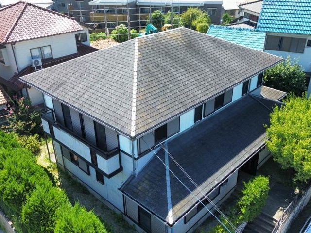 【福岡市南区】雨漏り原因はスレート屋根の劣化｜表面にコケの付着と棟板金に錆！