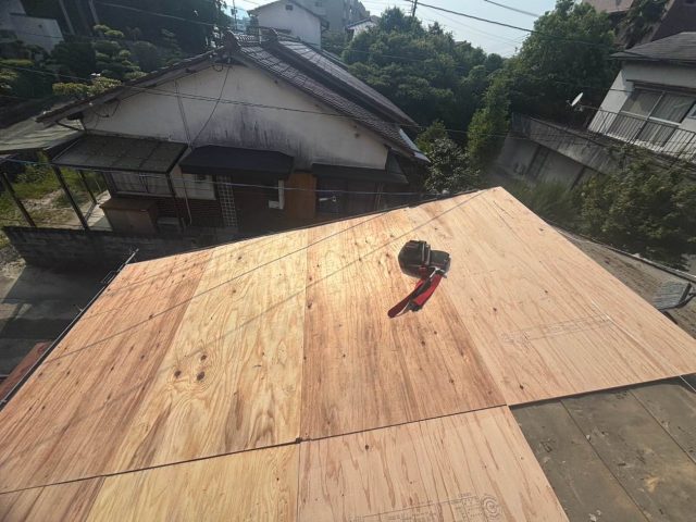 福岡市城南区で葺き替え工事で施工された屋根下地