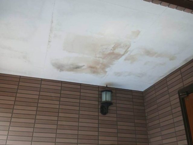 福岡市西区の玄関ポーチの雨漏り