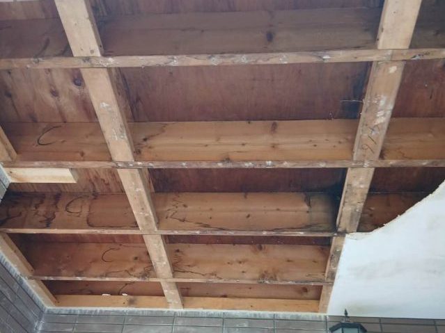 福岡市西区で玄関ポーチ天井の中