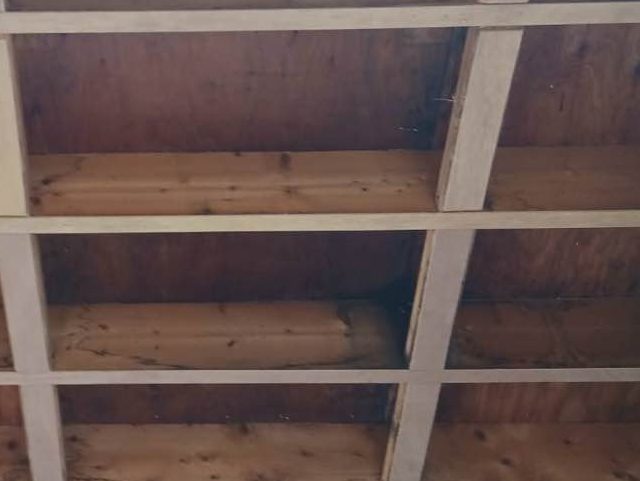 福岡市西区の玄関ポーチ天井内部のカビ