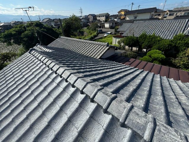 福津市の老朽化が進んだ瓦屋根