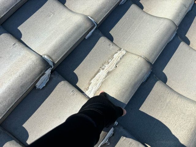 福津市の瓦屋根のひび割れ