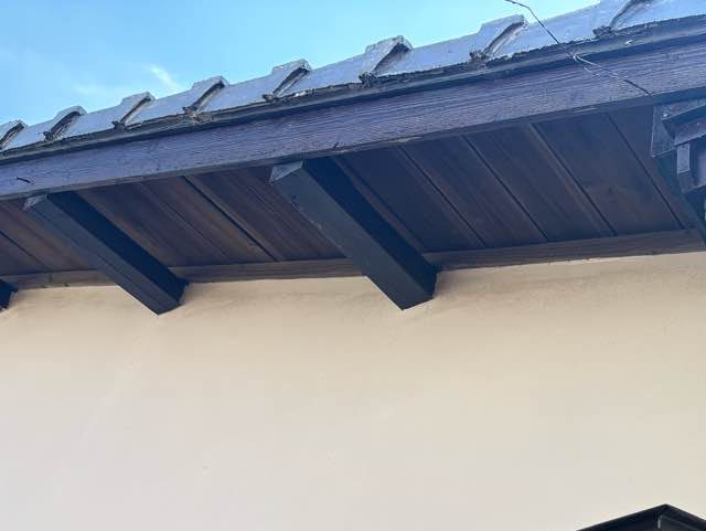 福津市の傷んで劣化した軒天