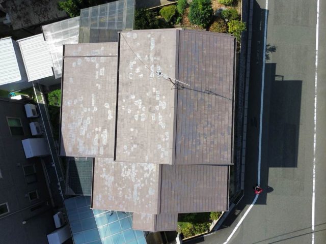 太宰府市のにて築30年の戸建てスレート屋根で色褪せや防水機能の低下を確認