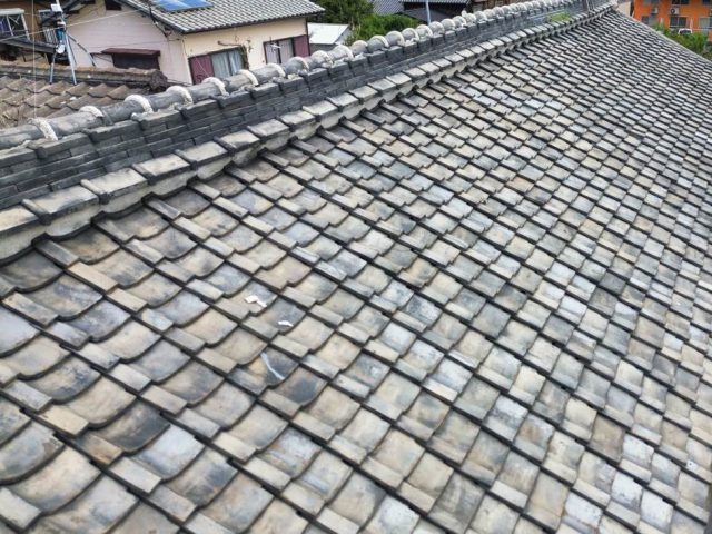 福岡市東区の経年劣化が進んだ屋根瓦