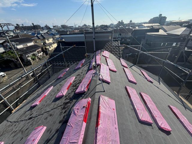 福岡市東区のカバー工事｜スレート屋根（コロニアル）に防水シート敷設し雨漏り対策強化