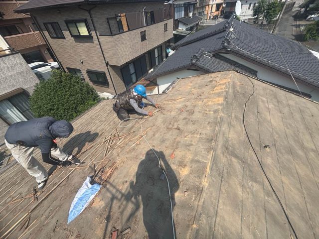 【福岡市城南区】平屋の瓦屋根工事｜耐風・豪雨対策として老朽化した瓦を撤去