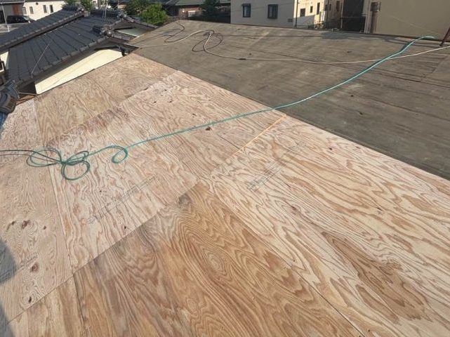 福岡市城南区で葺き替え工事で施工された新しい野地板