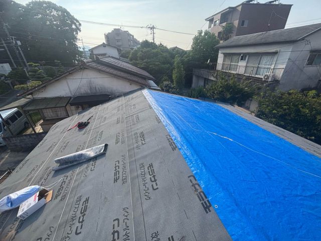 【福岡市城南区】豪雨に備える葺き替えリフォーム｜片面粘着防水シート施工で耐水性向上
