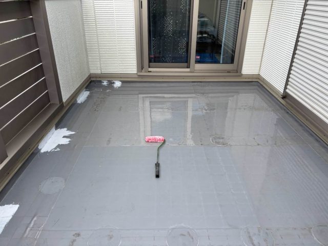 【宗像市】防水工事でベランダの雨漏り解消｜洗浄・下地処理・プライマー塗布の重要性