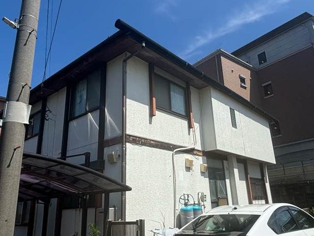 福岡市東区の雨漏り調査、スレート屋根のひび割れと経年劣化が原因と判明