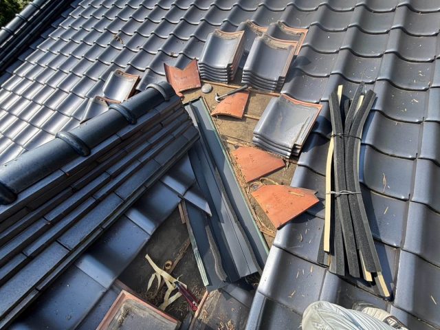 糸島市で谷板金修理中