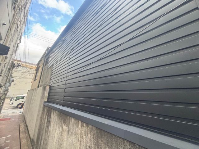 【福岡市中央区】アパートの外壁崩落をガルバリウム鋼板角波で修繕し雨漏り解消