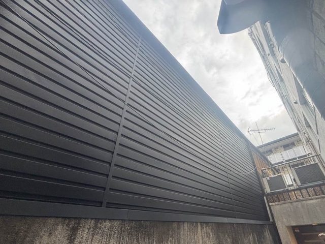 福岡市中央区のガルバリウム鋼板角波で仕上がった外壁