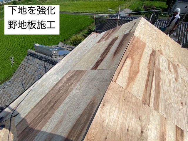 葺き替え工事の野地板施工