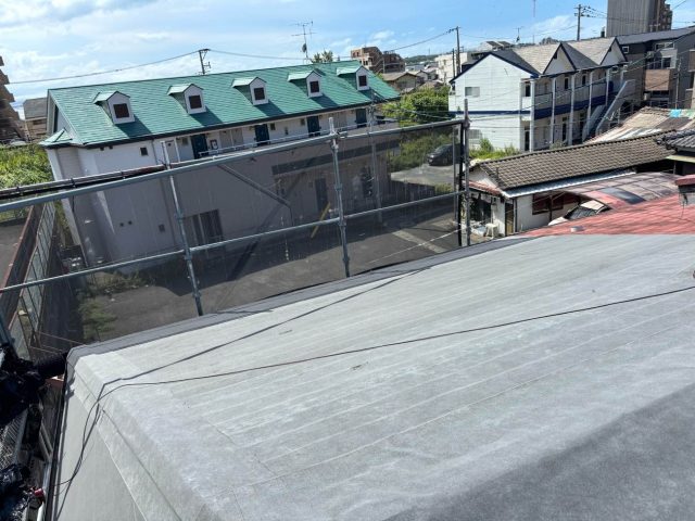 福岡市東区でルーフィングを上貼りして雨漏り修理