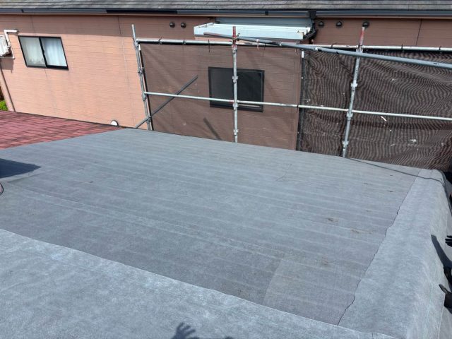 福岡市東区の雨漏り応急処置に防水紙を上貼り