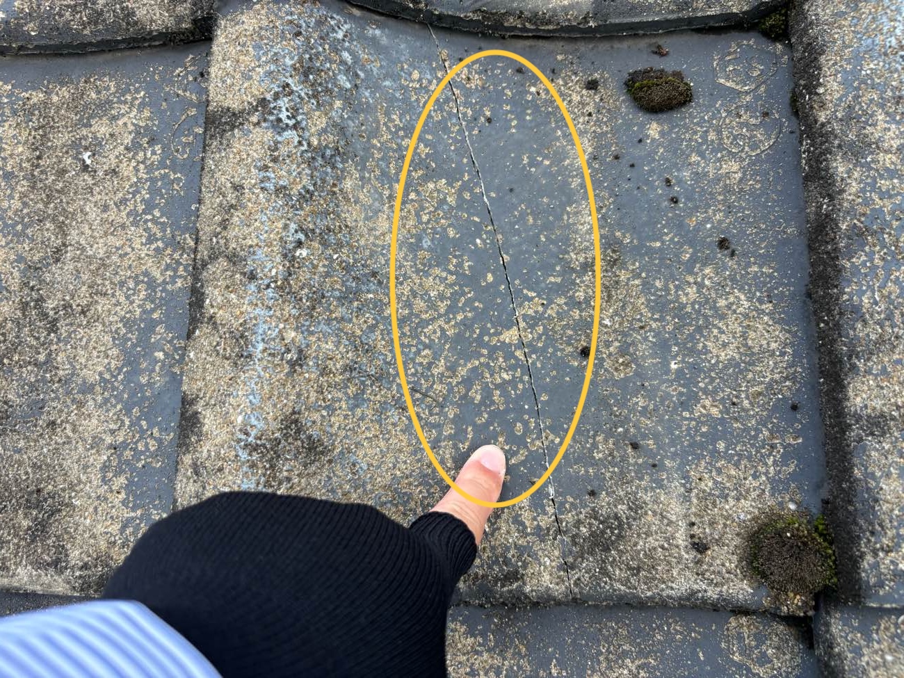 福岡市早良区の雨漏り工事、瓦の破損